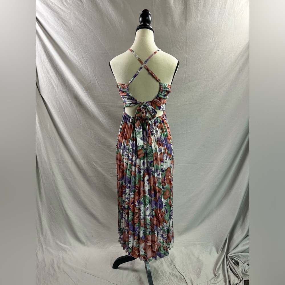 Floral Print Pleated Cami Dress - Picture 11 of 11